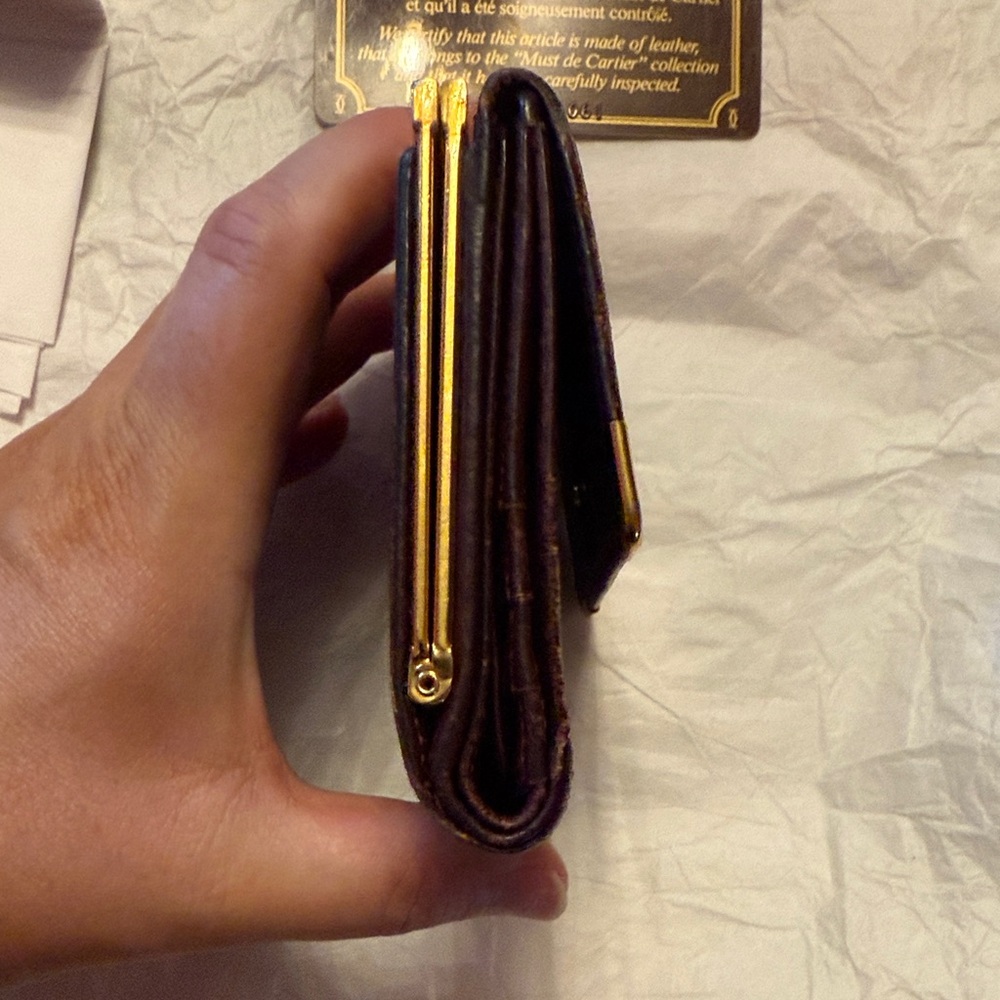 Pre-Loved Cartier Les Must Line burgundy Leather Wallet with KISS Lock Coin - Picture 10 of 16